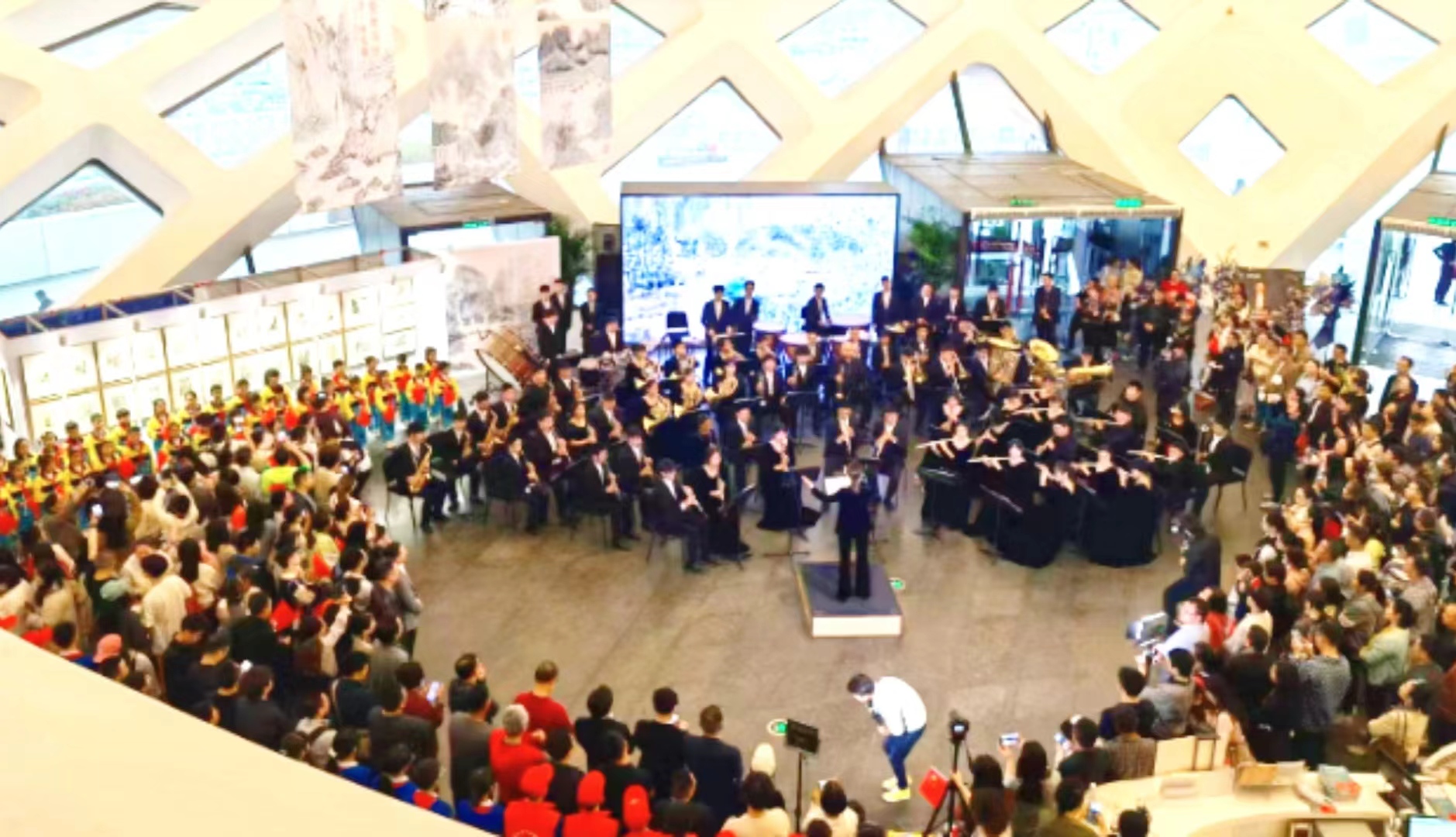 <b>以音·诗·画组歌展现新时代乡村振兴成果</b>