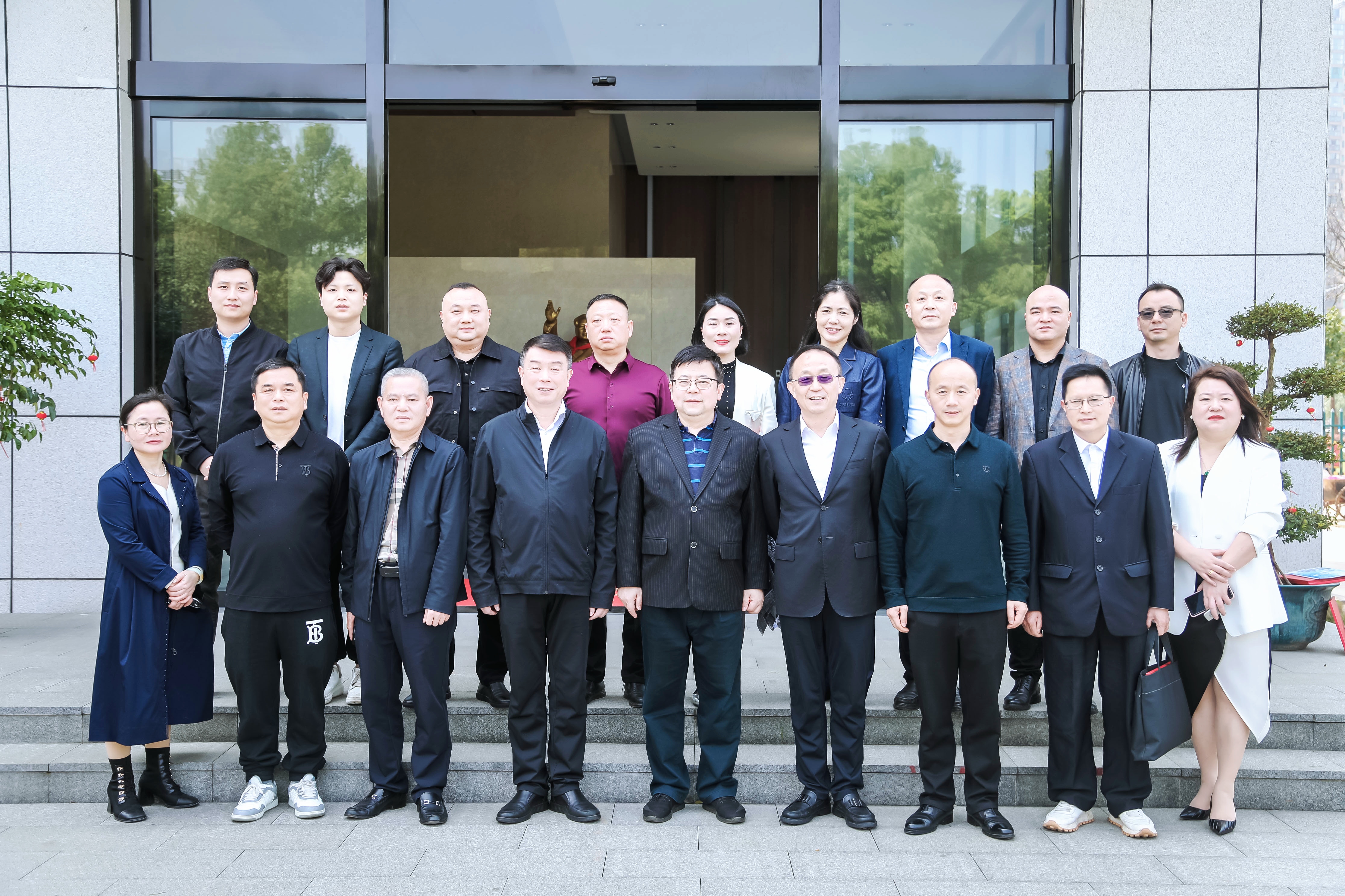 <b>湘潭市政协工商联界别会议召开 长沙市湘潭商会谢建军参加</b>