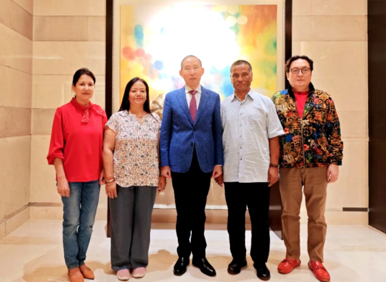 <b>龙宇翔与尼泊尔政府特使Ulak亲切会见</b>
