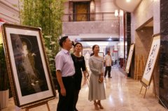 <b>迎祖国70华诞—谢晓钢、曾昭才书画展在长沙举行</b>
