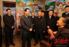 许达哲：凝心聚力打赢脱贫攻坚战