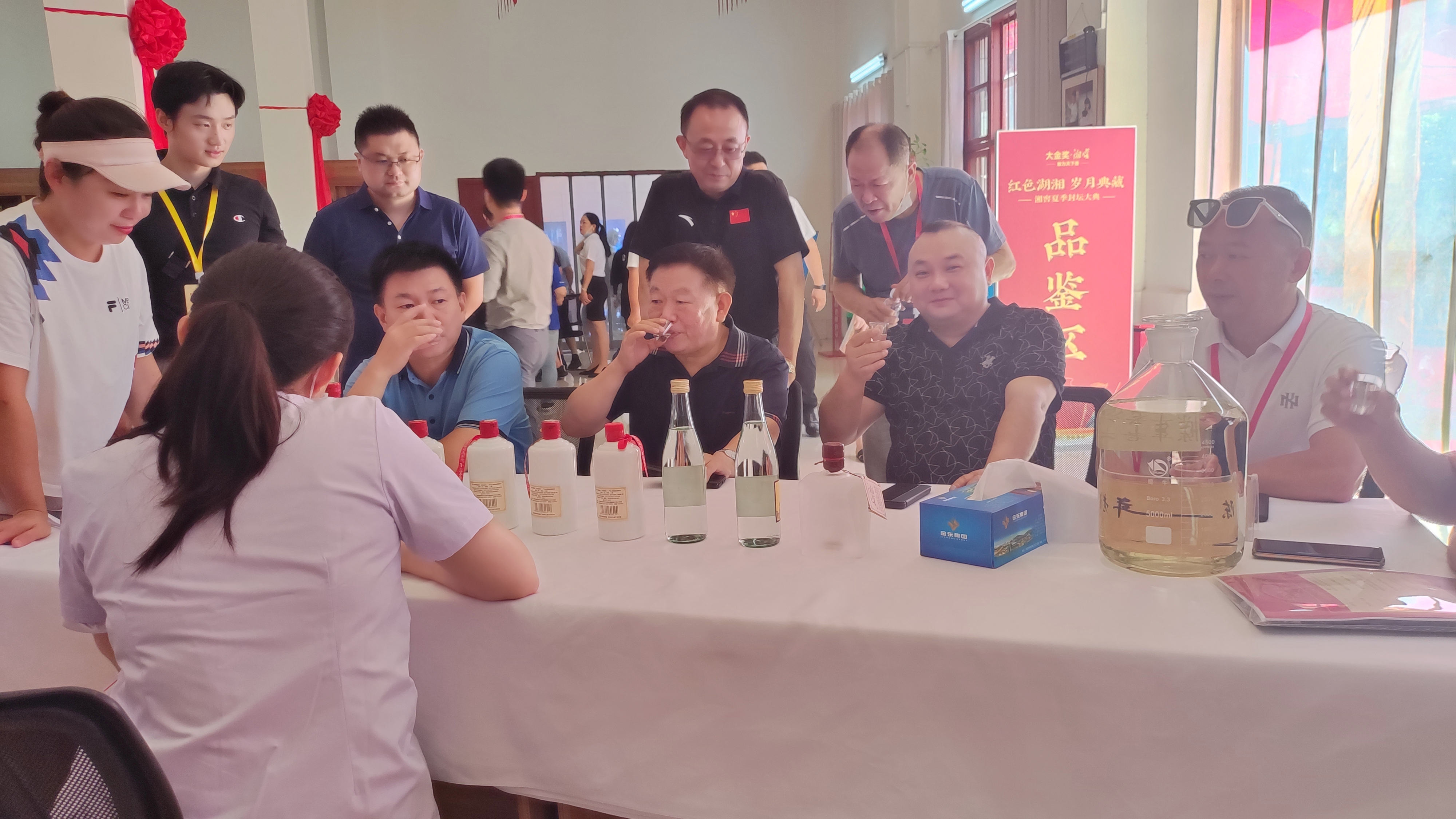 长沙市湘潭商会应邀参加湘窖酒业封坛大典
